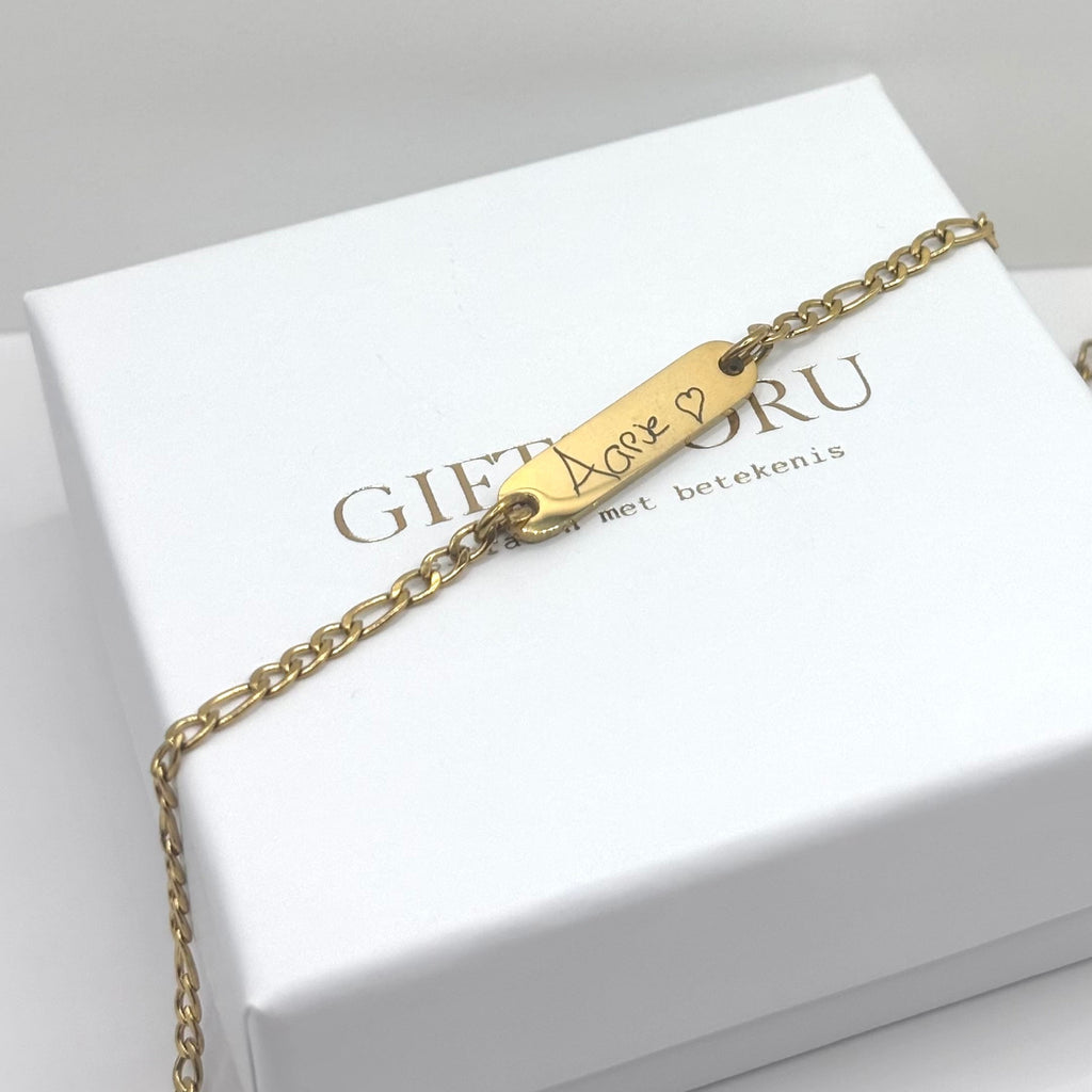 Armband met handgeschreven boodschap