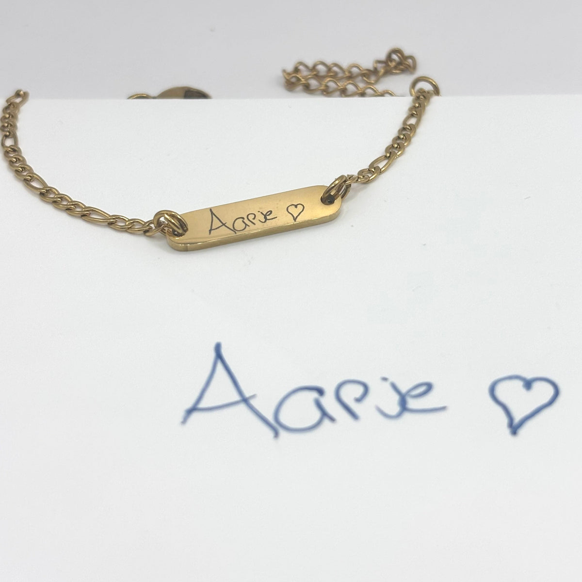 Armband met handgeschreven boodschap